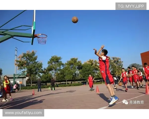 蓝鲸体育内容丰富:涵盖足球、篮球、网球等多项体育项目的专业解说 蓝鲸体育内容丰富:涵盖足球、篮球、网球等多项体育项目的专业解说